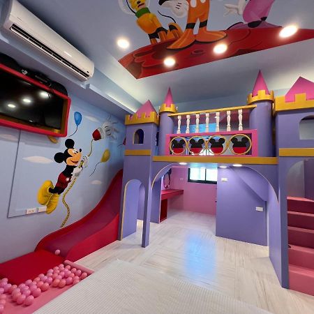 Fun Holiday Family Hostel Tainan Zewnętrze zdjęcie