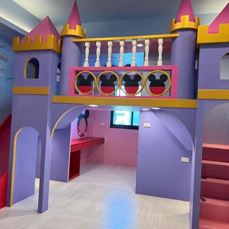 Fun Holiday Family Hostel Tainan Zewnętrze zdjęcie