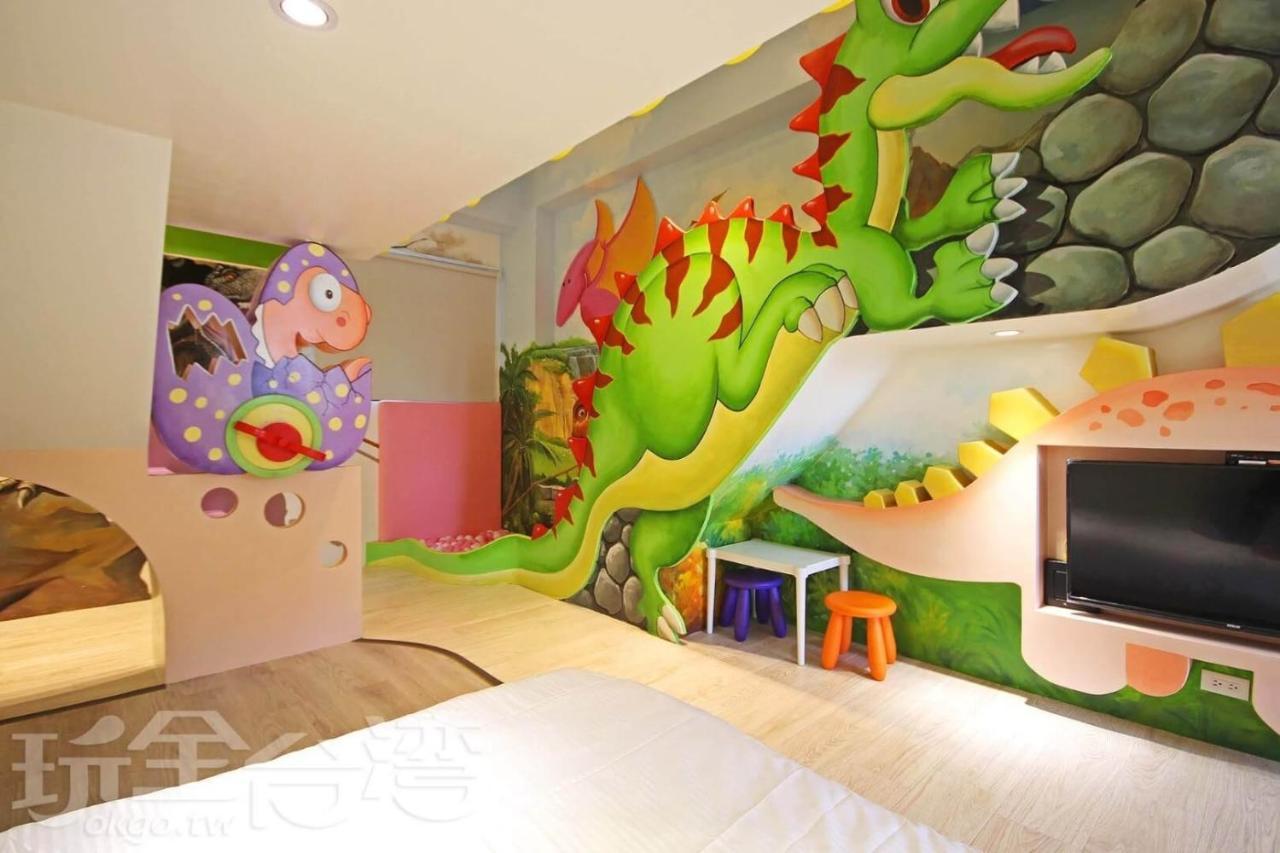 Fun Holiday Family Hostel Tainan Zewnętrze zdjęcie