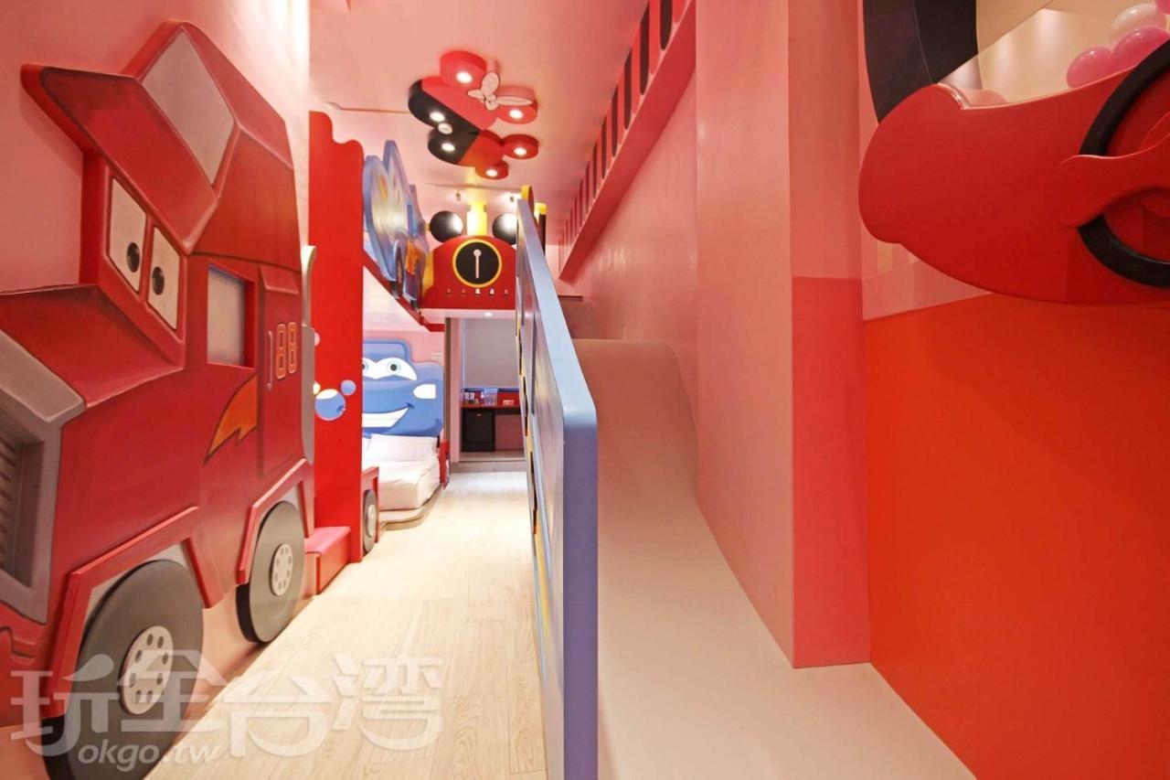 Fun Holiday Family Hostel Tainan Zewnętrze zdjęcie
