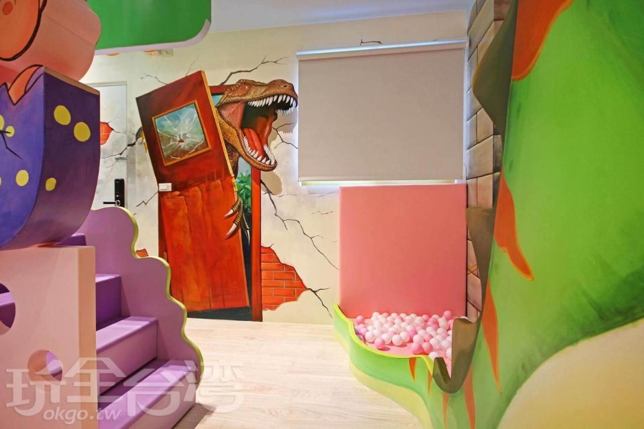 Fun Holiday Family Hostel Tainan Zewnętrze zdjęcie