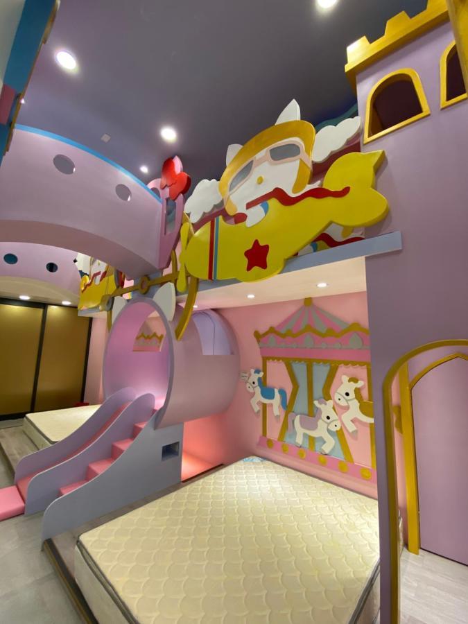 Fun Holiday Family Hostel Tainan Zewnętrze zdjęcie