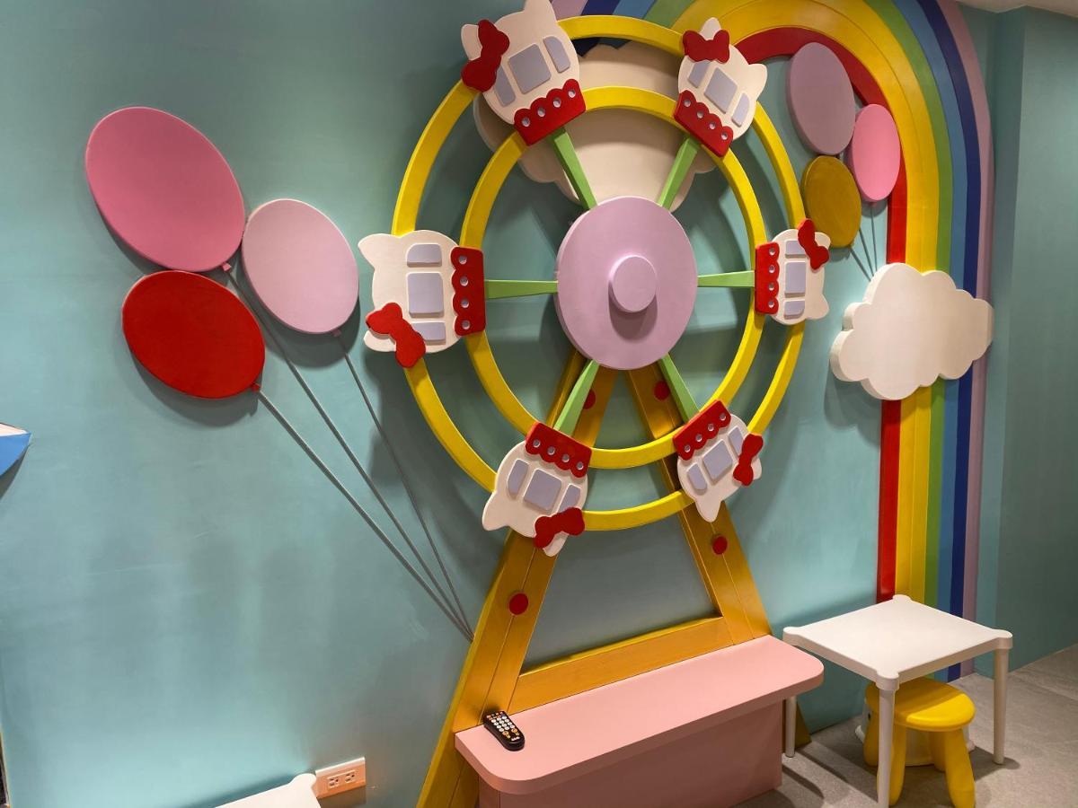 Fun Holiday Family Hostel Tainan Zewnętrze zdjęcie