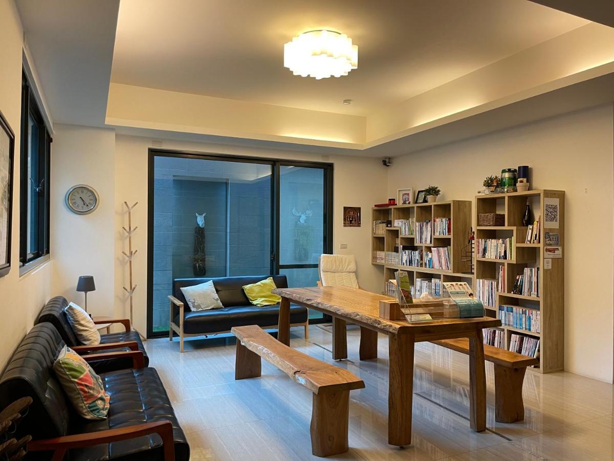Fun Holiday Family Hostel Tainan Zewnętrze zdjęcie