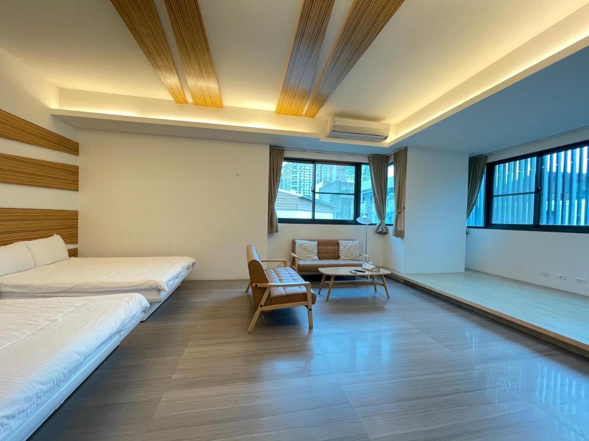 Fun Holiday Family Hostel Tainan Zewnętrze zdjęcie