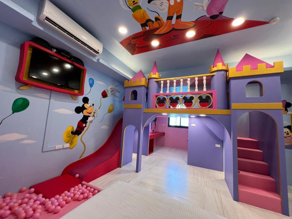 Fun Holiday Family Hostel Tainan Zewnętrze zdjęcie
