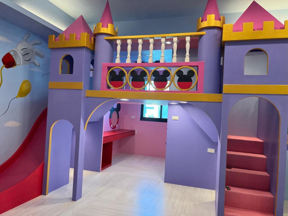 Fun Holiday Family Hostel Tainan Zewnętrze zdjęcie
