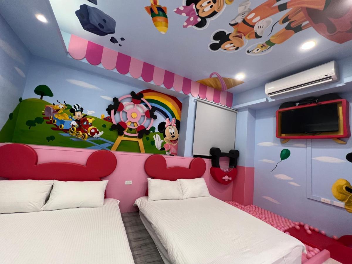 Fun Holiday Family Hostel Tainan Zewnętrze zdjęcie