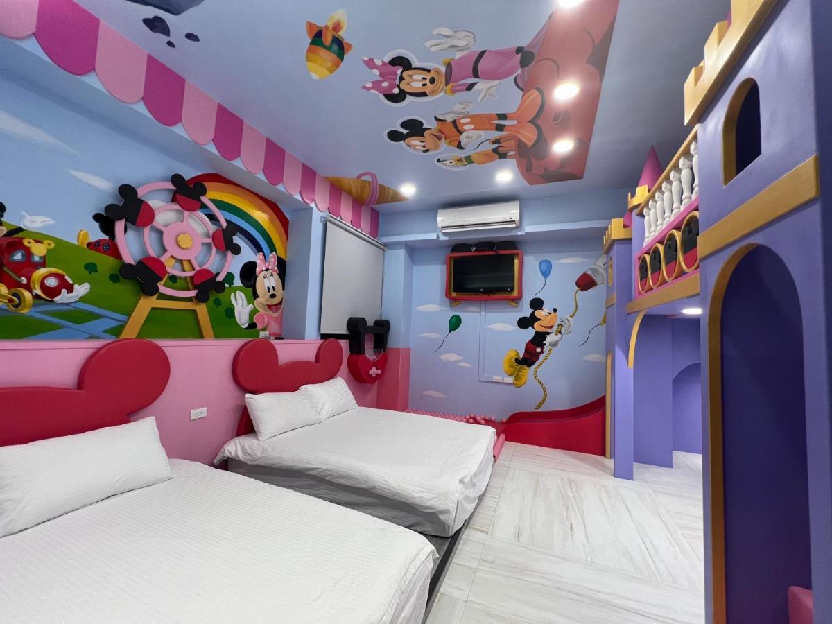 Fun Holiday Family Hostel Tainan Zewnętrze zdjęcie