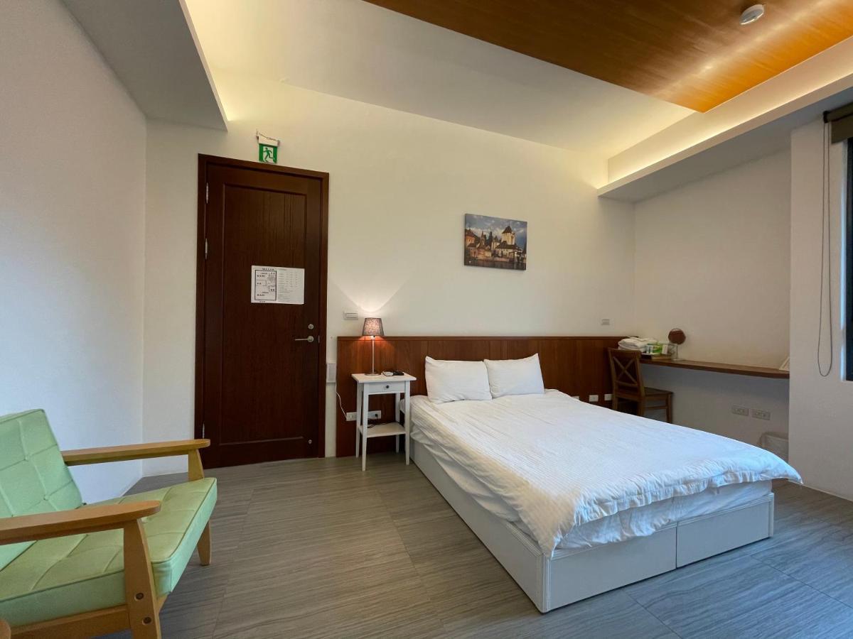 Fun Holiday Family Hostel Tainan Zewnętrze zdjęcie