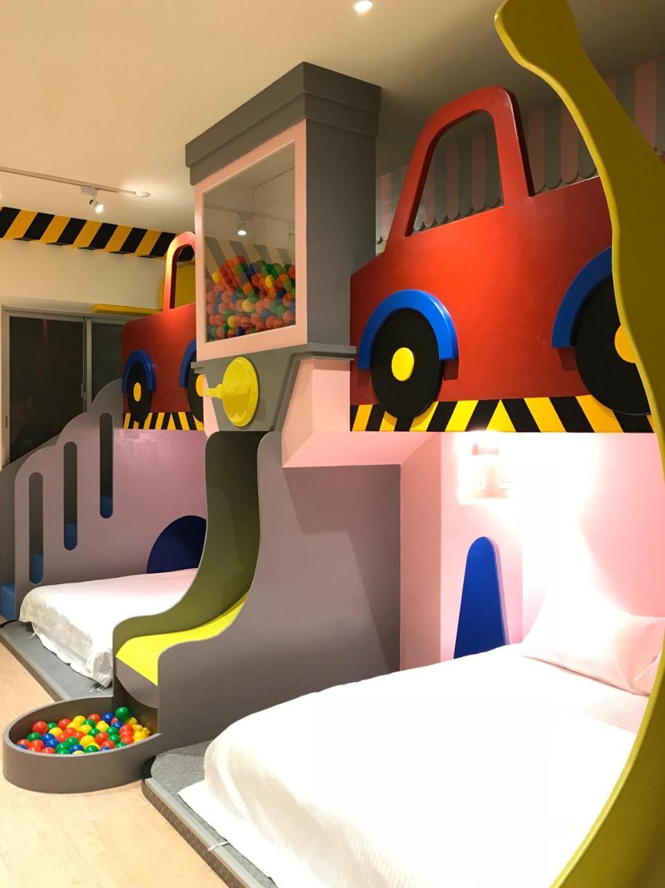 Fun Holiday Family Hostel Tainan Zewnętrze zdjęcie
